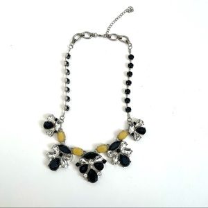 •MIX N’ MATCH 2/$20• Statement necklace